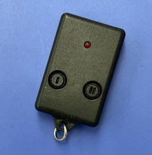 NICE MARKET INNOVATORS 2-BUTTON REMOTE CONTROL TRANSMITTER EBYG0300MHZTX TESTED