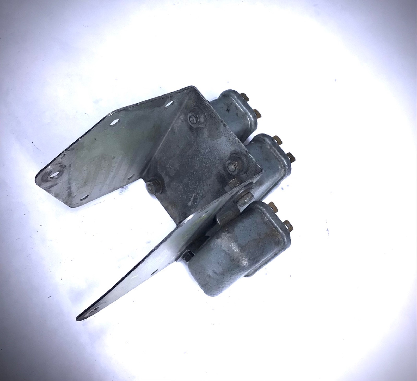 1966-80 Rolls Royce Silver Shadow Wraith II Front Right Side Relays & Bracket