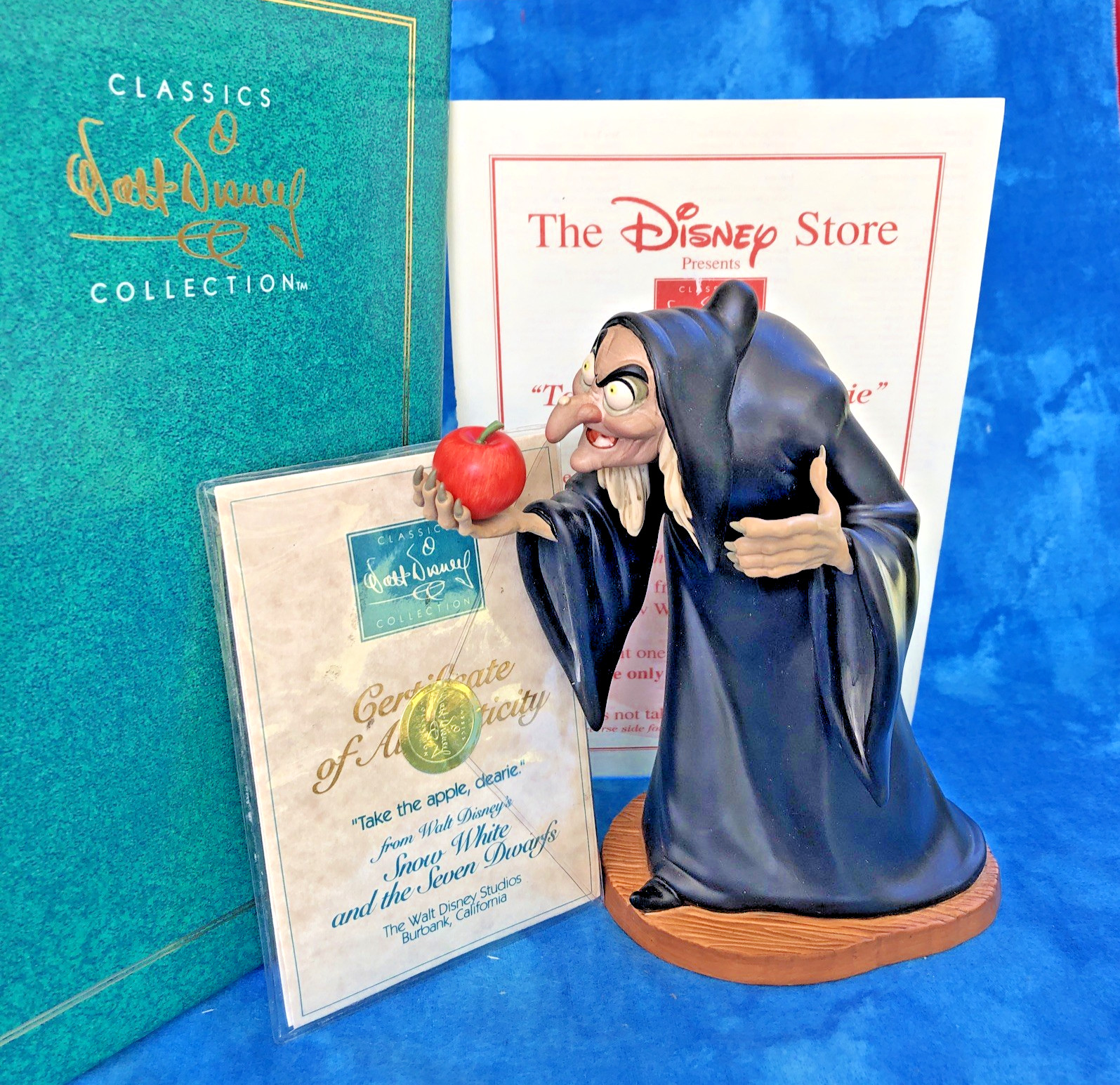 WDCC Disney Snow White & Seven Dwarfs Take The Apple Dearie Figurine Witch W/Box