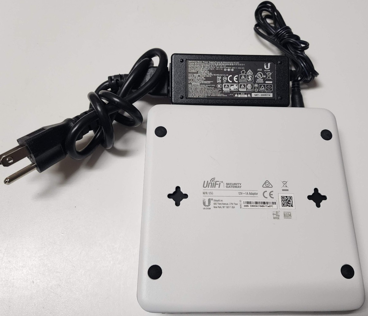 UNIFI SECURITY GATEWAY - 中古(USED) Ubiquiti Networks UniFi Security Gateway - White (USG) for sale