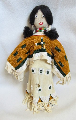 Cheyenne Indian Intricate Fetailed Beads Beaded Beadwork & Leather Doll Figure