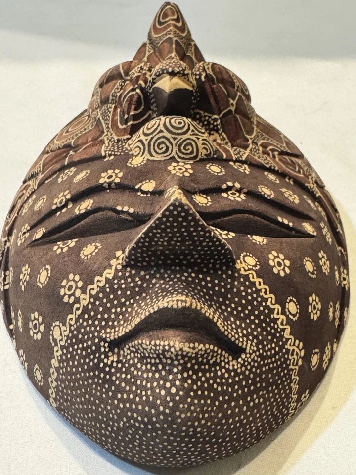 MASCARILLA BATIK MADERA TALLADA A MANO ARTE JAVA DECORACIÓN DE PARED - Detalle pintado a mano - Única Foto 2 de 4