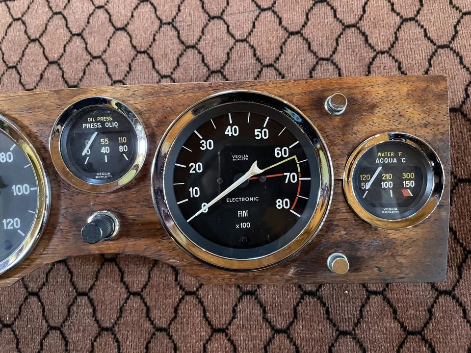 Cuadro de instrumentos Fiat 124 Spider - Biseles cromados de principios de 1400 Foto 2 de 4