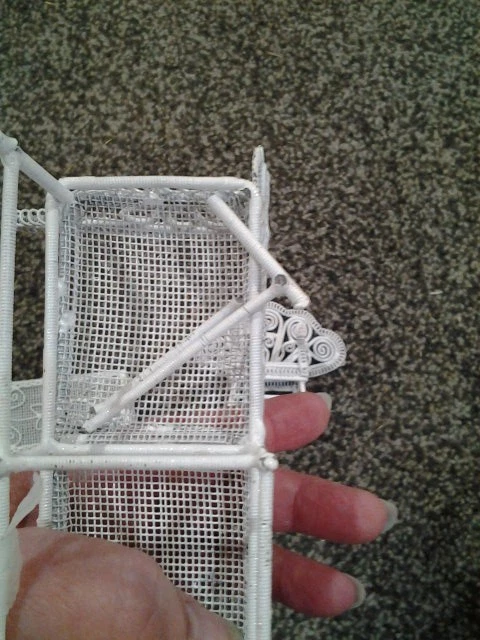 3pc White Wire Wicker Dollhouse Furniture Set – Sofa, Chair, Table - Image 3 of 3