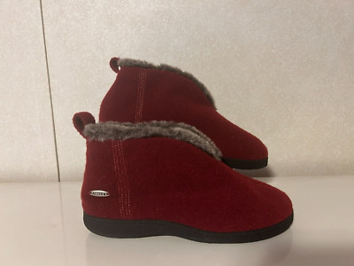 Womens ACORN Sz 6.5 - 7.5 Dark Red Wool with Faux Fur Lined Bootie Slippers