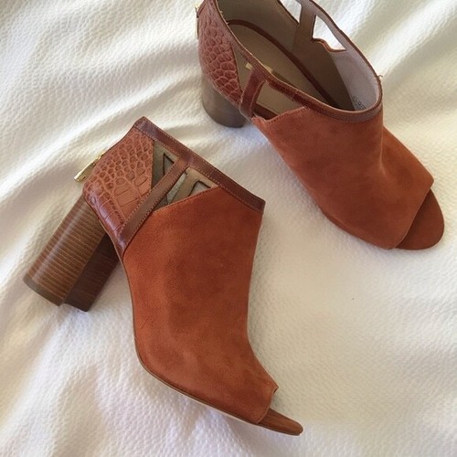 Women's Louise et Cie Ankle Booties Camel Block Heel Leather Italian size 8.5 - Picture 4 of 7