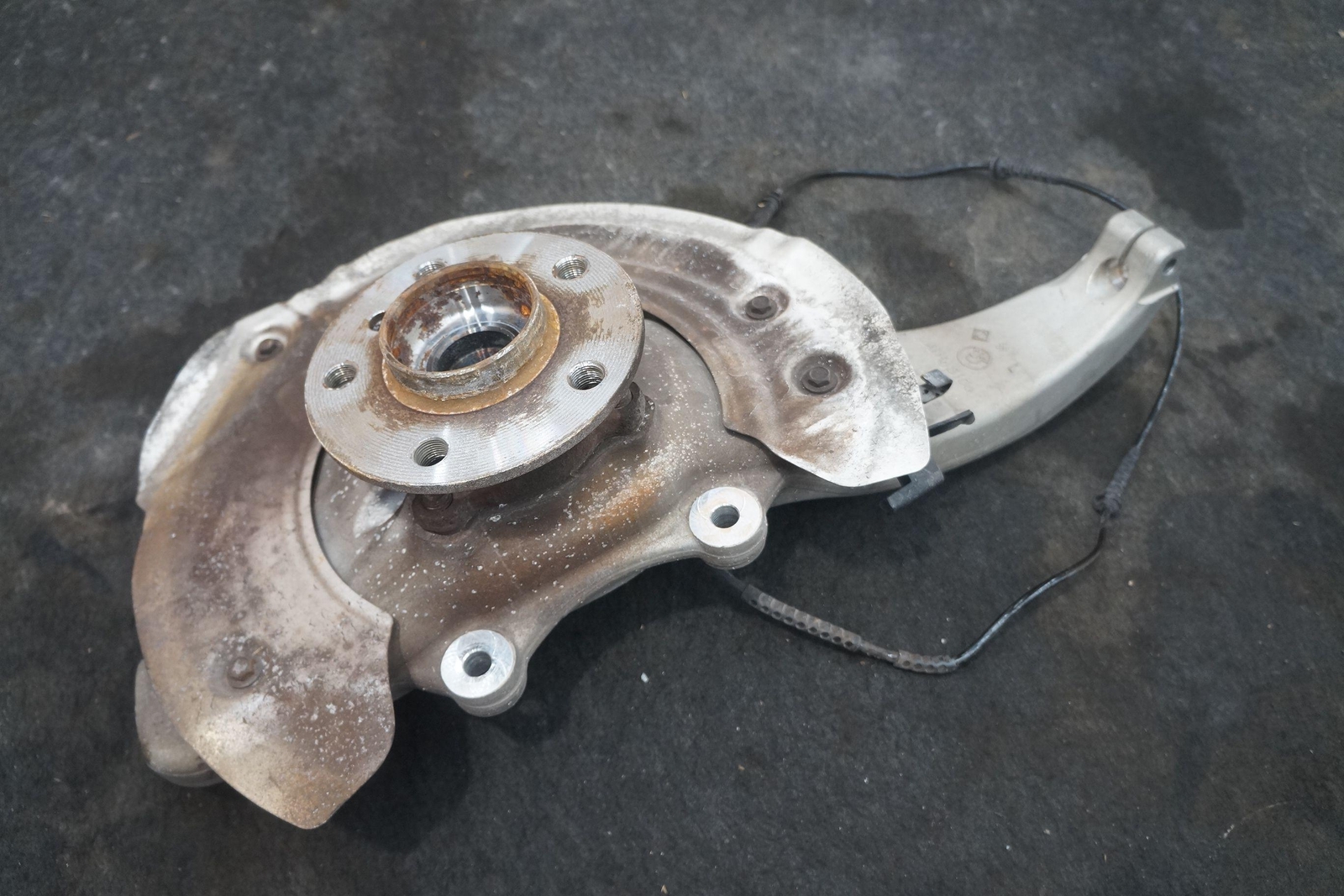 Front Left Spindle Knuckle Hub Wheel Bearing 31216858213 OEM BMW i8 2014-19