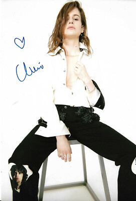 Christine and the Queens Autogramm signed 20x30 cm Bild 