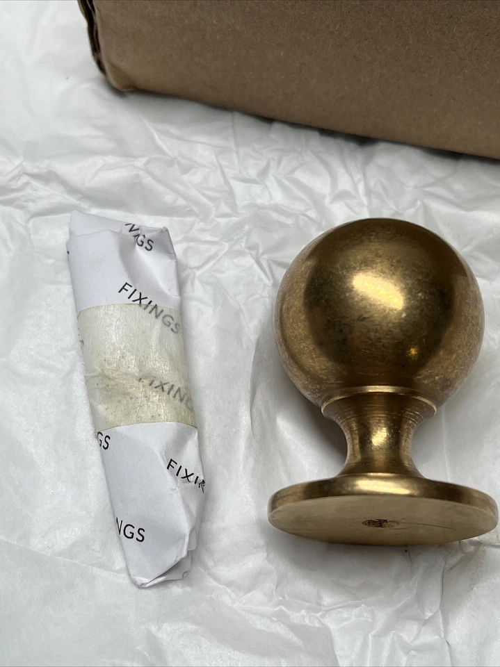 Perilla de gabinete de bolas Cotswold acabado Bel 38 mm Foto 2 de 3