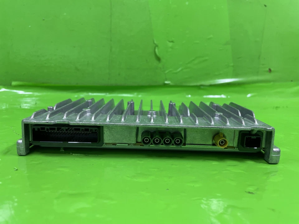 LAND ROVER DEFENDER L663 PARKING SENSOR CONTROL MODULE M8A219J249BH 2020-2025 - Image 4 of 4