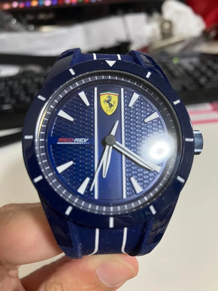 Reloj deportivo Ferrari Red Rev azul marino 44 mm cuarzo 50 m agua 0830541 correa de silicona Foto 2 de 4