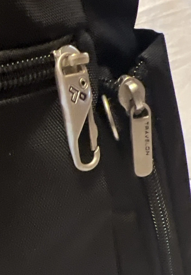 Travelon Bolso Mensajero Clásico Antirrobo, Medianoche Muchos Bolsillos Foto 4 de 4