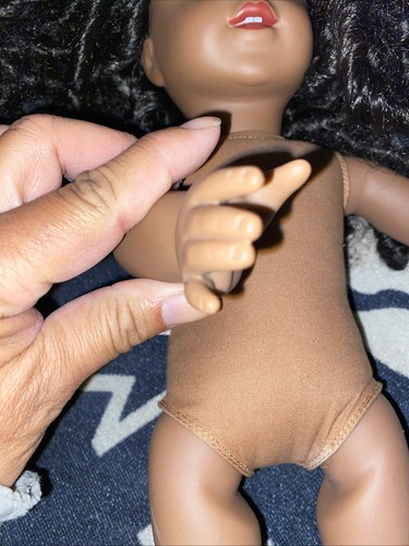 Muñeca American Girl muñeca afroamericana con pelo rizado 2018 tamaño completo - Imagen 11 de 14