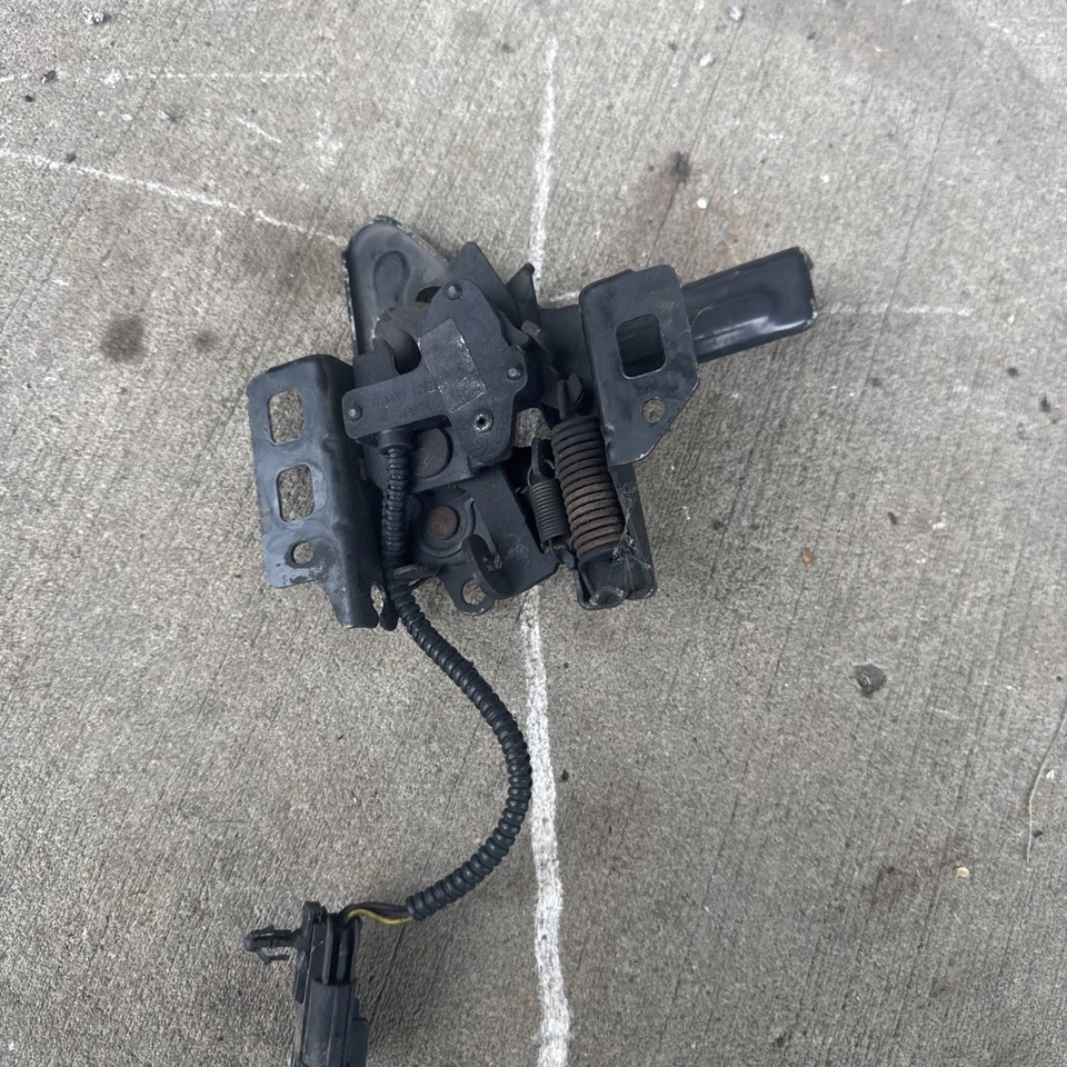 Cadillac STS 2005-11 capó pestillo primario y secundario OEM original funciona muy bien Foto 4 de 4