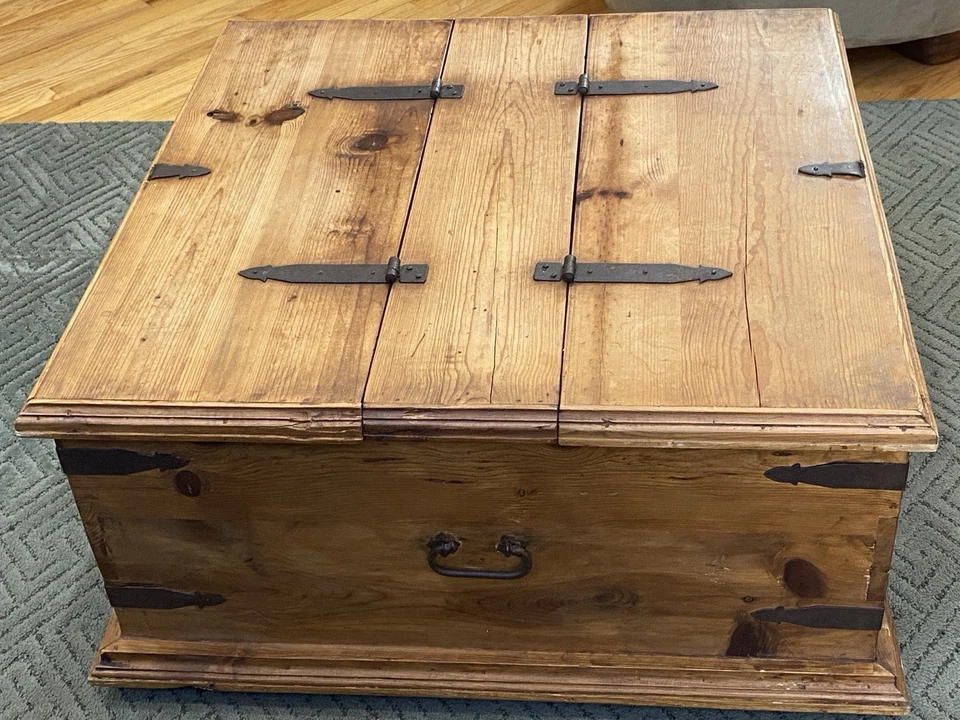 Vtg Rustic Farmhouse Solid Coffee Table with Lift-Top Storage - Image 4 of 4