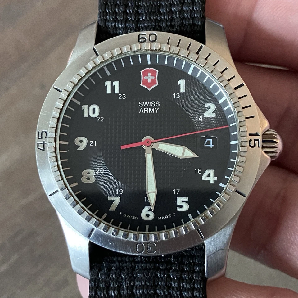 Victorinox Swiss Army Odyssey esfera negra cuarzo 38 mm reloj vintage para hombre INC22967 - Imagen 2 de 4