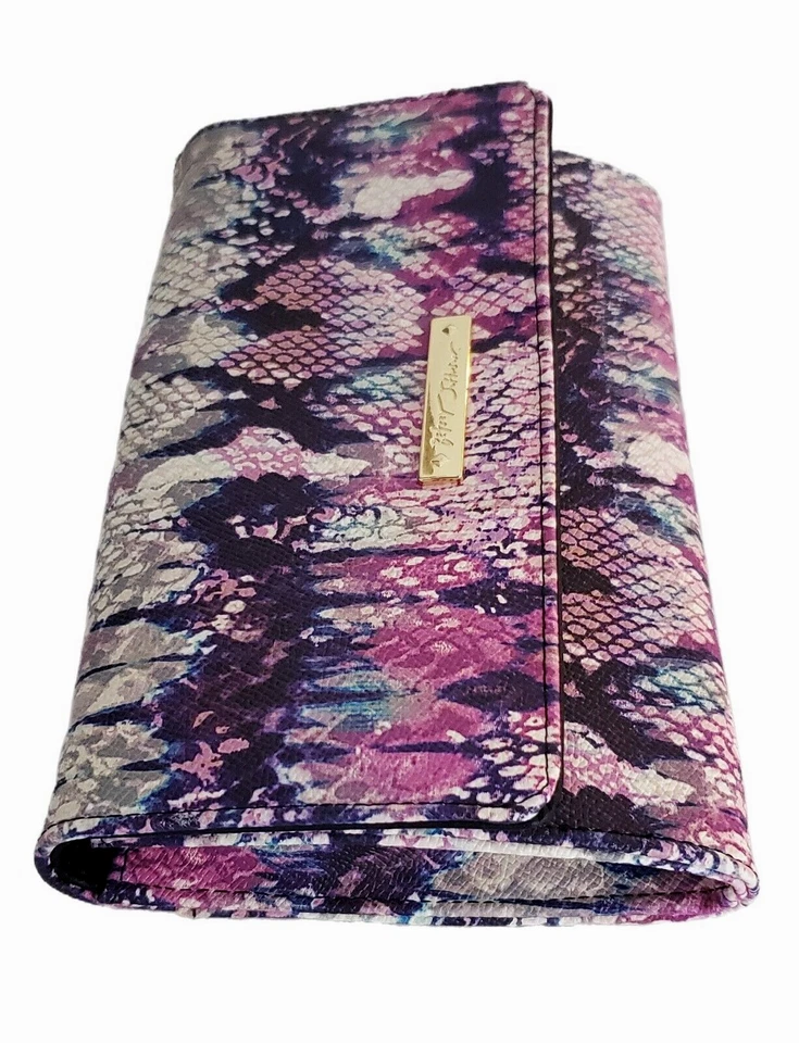 Bolso sin asas bandolera Betsey Johnson púrpura imitación piel de serpiente con correa de cadena Foto 4 de 4