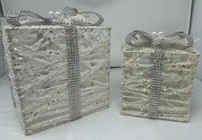 New Winter Wonder Lane Ivory White Silver Ribbon Christmas Gifts Presents Set/2
