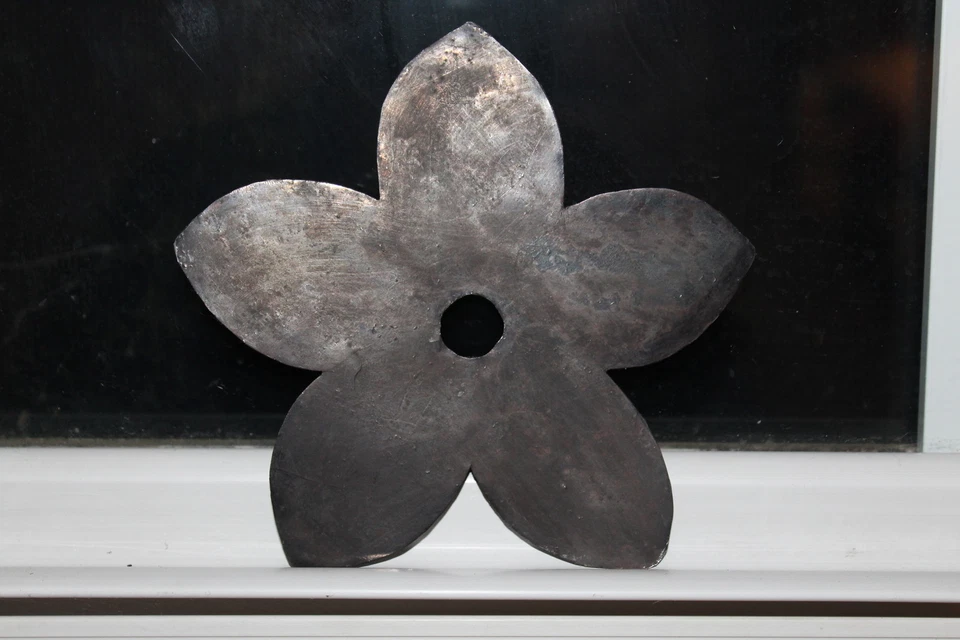 Primitive Early 18th Century Style Tin Daffodil Flower Quilting Stencil Template - Image 2 of 3