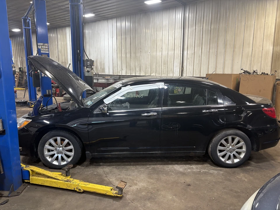 Manija de puerta exterior delantera derecha usada se adapta a: Chrysler 200 2013 montaje Sdn cromo Foto 4 de 4