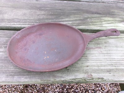 LODGE Cast Iron Egg Shaped Flat Frying Pan, Used/Stored/Needs Cleaning(Rust)