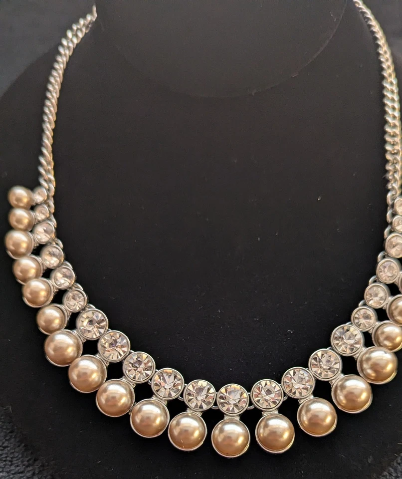 Banana Republic Fringed Tan Faux Pearl And Rhinestone Necklace. Adjustable.  - Image 3 of 4