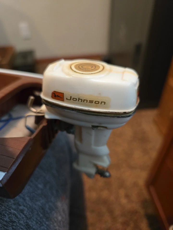 Barco de revestimiento de flota con motor Johnson juguete de colección Foto 4 de 4