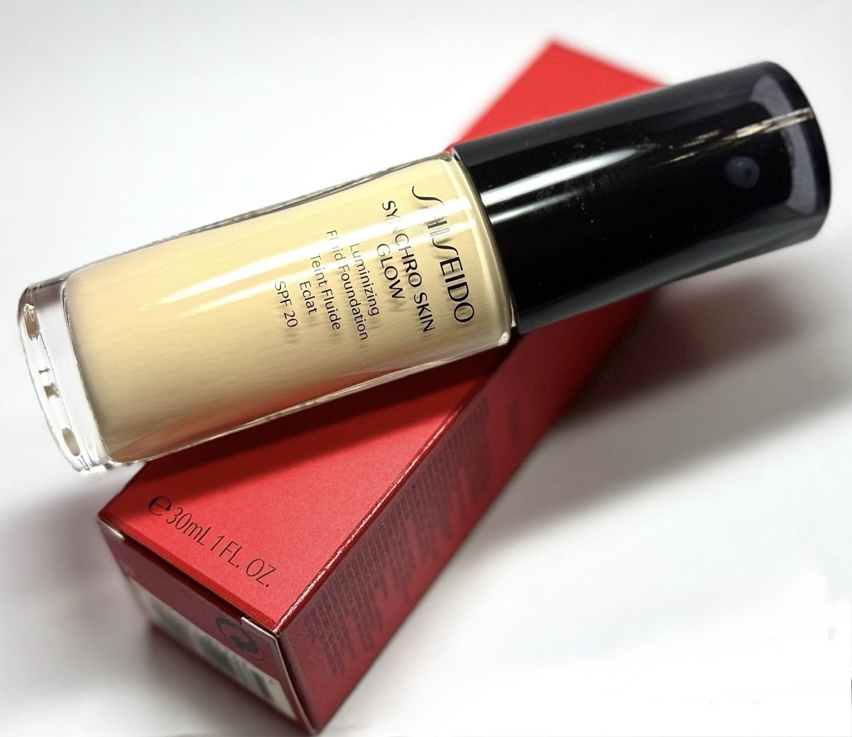 Shiseido Synchro Skin Glow Luminizing Fluid Foundation Spf20 
