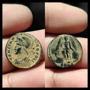 Constantine I Commemorative series, c. 330-354. Æ Nike SMHA Helmeted Roman Coin