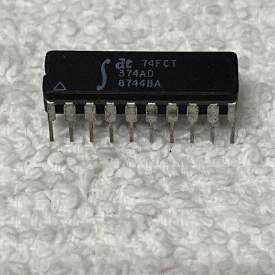 IDT ~ IDT74FCT374AD ~ Flip Flop, Octal, D Type, 20 Pin, Ceramic, DIP