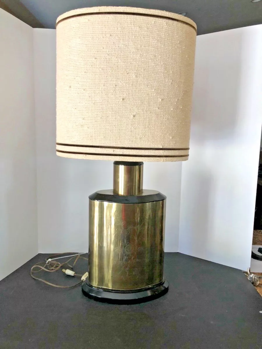 VINTAGE FREDERICK COOPER ENGRAVED BRASS ASIAN TABLE LAMP W ORIGINAL SHADE 32
