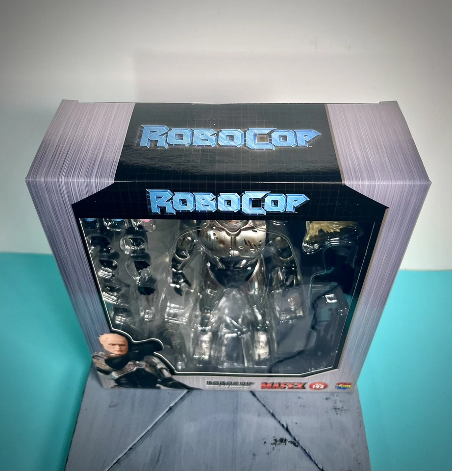 2023 Medicom Toy Mafex - Robocop - ROBOCOP (Murphy Head Ver.) Figure No. 192 - Image 4 of 4