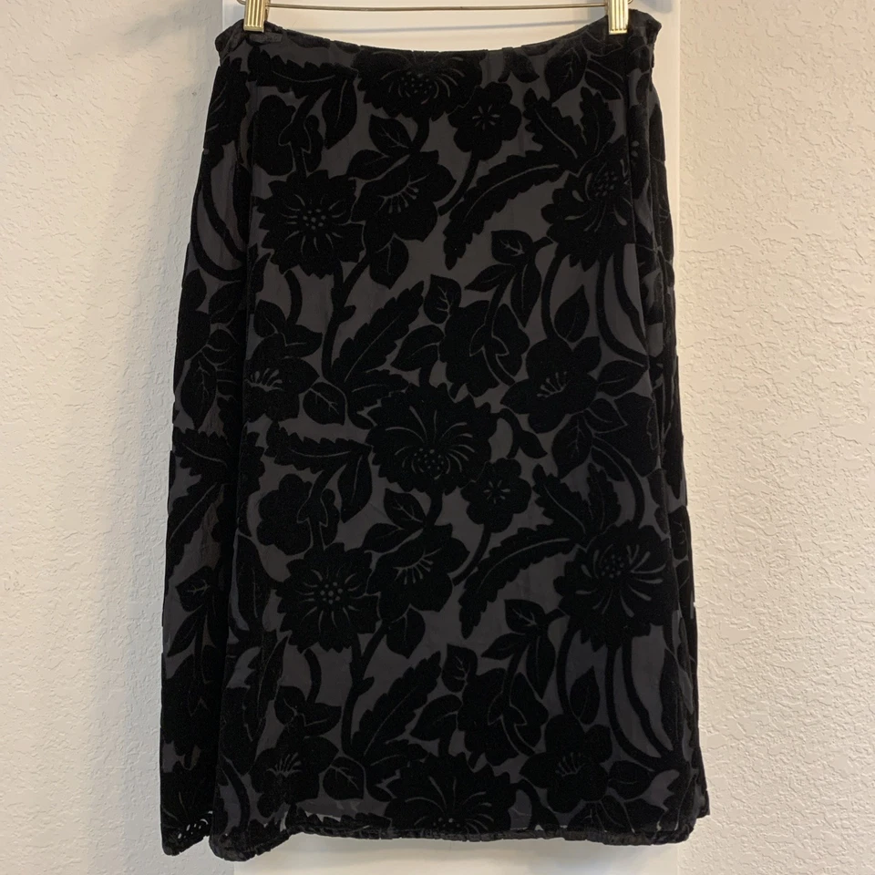 Falda Burnout Floral Terciopelo Negra Línea A Talla 12 Cachichoso Oscuro Romántico Años 90 Usada en Excelente Condición Foto 2 de 4