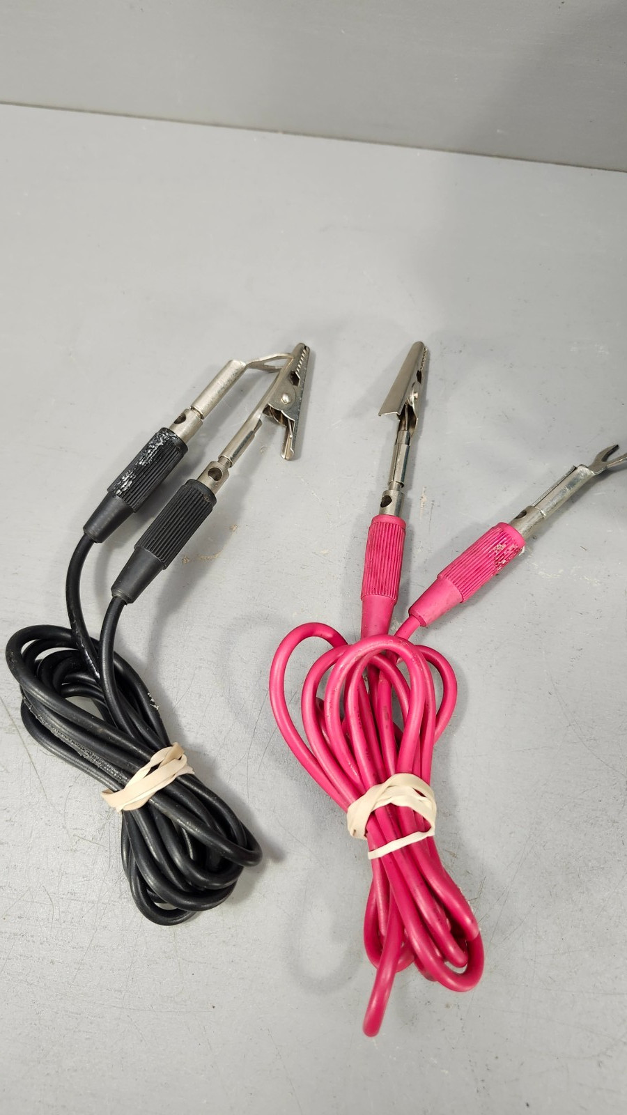 UEI IRT20 Insulation Resistance Tester Crank Style w/ Test Leads & Instructions