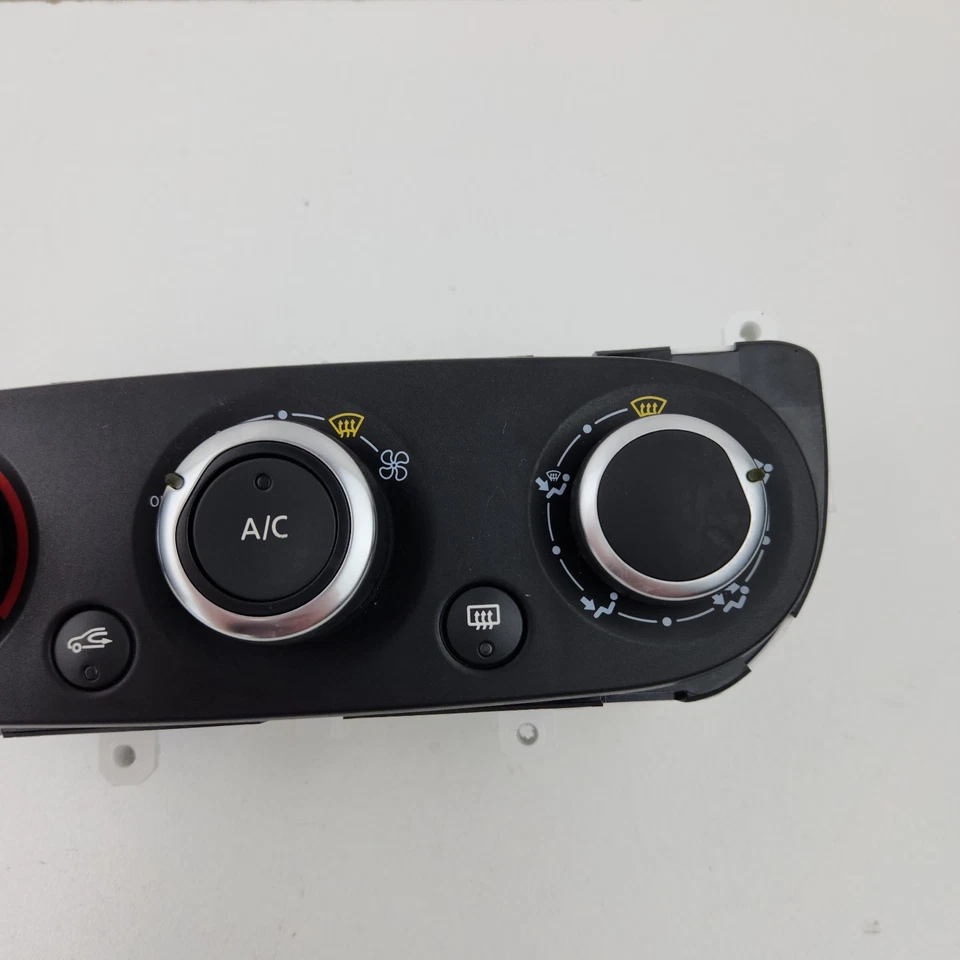 Renault Clio X98 AC Controls 09/2013-10/2019 - image 3 of 4