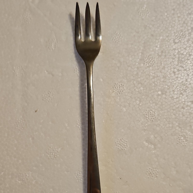 ONEIDA Community Stainless Steel Fork, Silver Tone, Glossy Solid Handle, 1pc