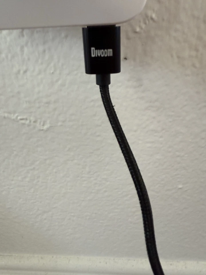 Divoom Pixoo-64 - WiFi Pixel Cloud Digital Frame with APP Control,64 X 64 LED - Image 2 of 3