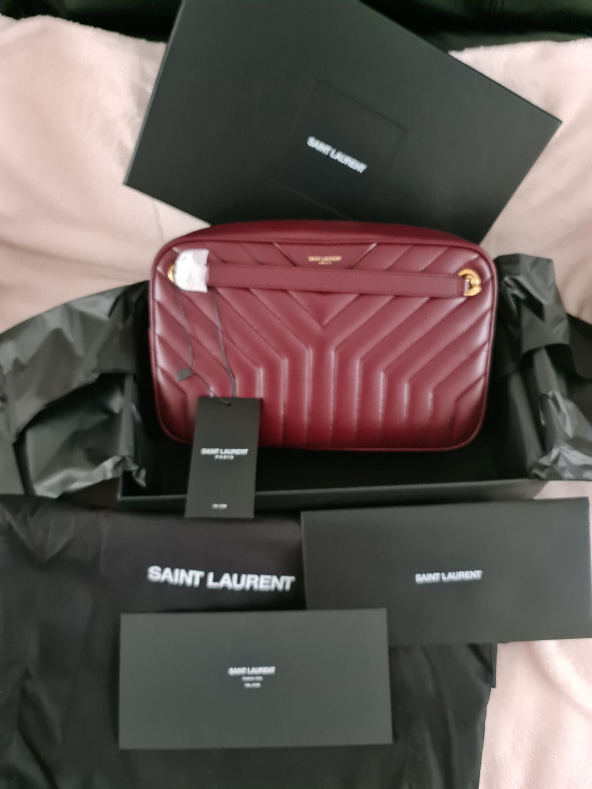 Borsa per fotocamera Saint Laurent Joan in pelle liscia trapuntata a Y Nuova con etichette