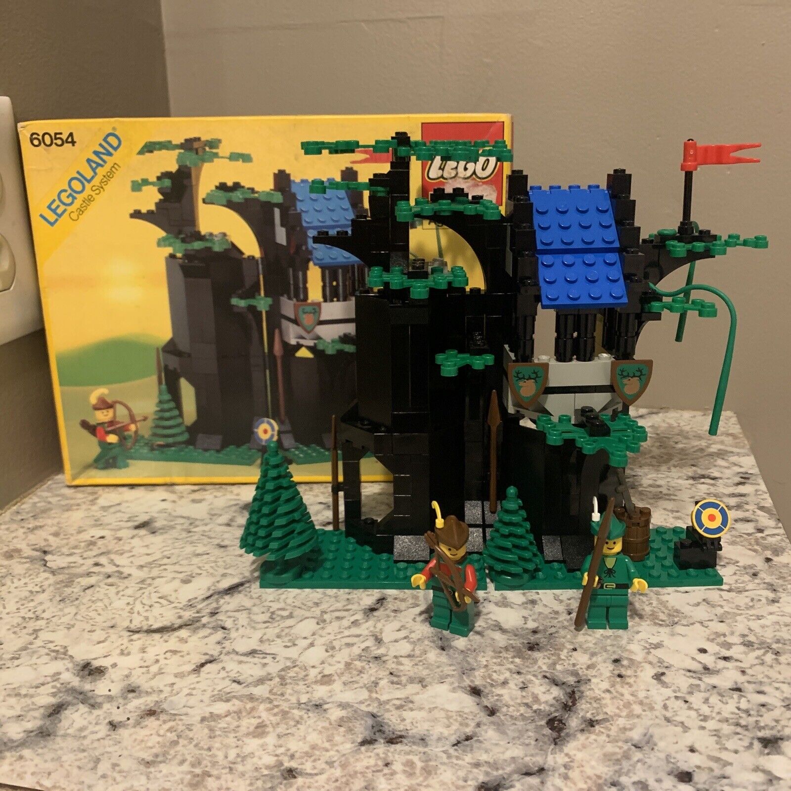 Lego Castle 6054 Forestmen's Hideout Complete W/ Box & Instructions