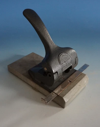Alter Leitz Locher Bürolocher Tischlocher Hebellocher Hammerschlag grau(F23-1587