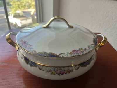 Vintage TK Thuny Thun Czechoslovakia Covered  Round Bowl 7 In Floral + Gold Trim