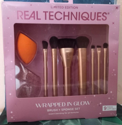 REAL TECHNOLOGIES WRAPPED IN GLOW 9-TEILIGES GESCHENKSET PINSEL + SCHWAMM SET LIMITIERTE AUFLAGE