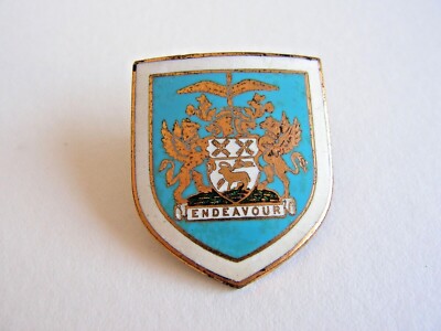 H.W.Miller Ltd Branston St Birmingham Vintage emailliertes Mützenabzeichen '' Endeavour ''