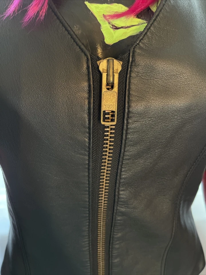 Colete feminino de couro preto sem mangas com zíper frontal XS VINTAGE - Imagem 3 de 4