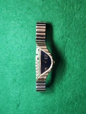 Reloj para mujer Seiko Rivoli media luna tono dorado 1F20-5D59 17 mm esfera negra (LEER)