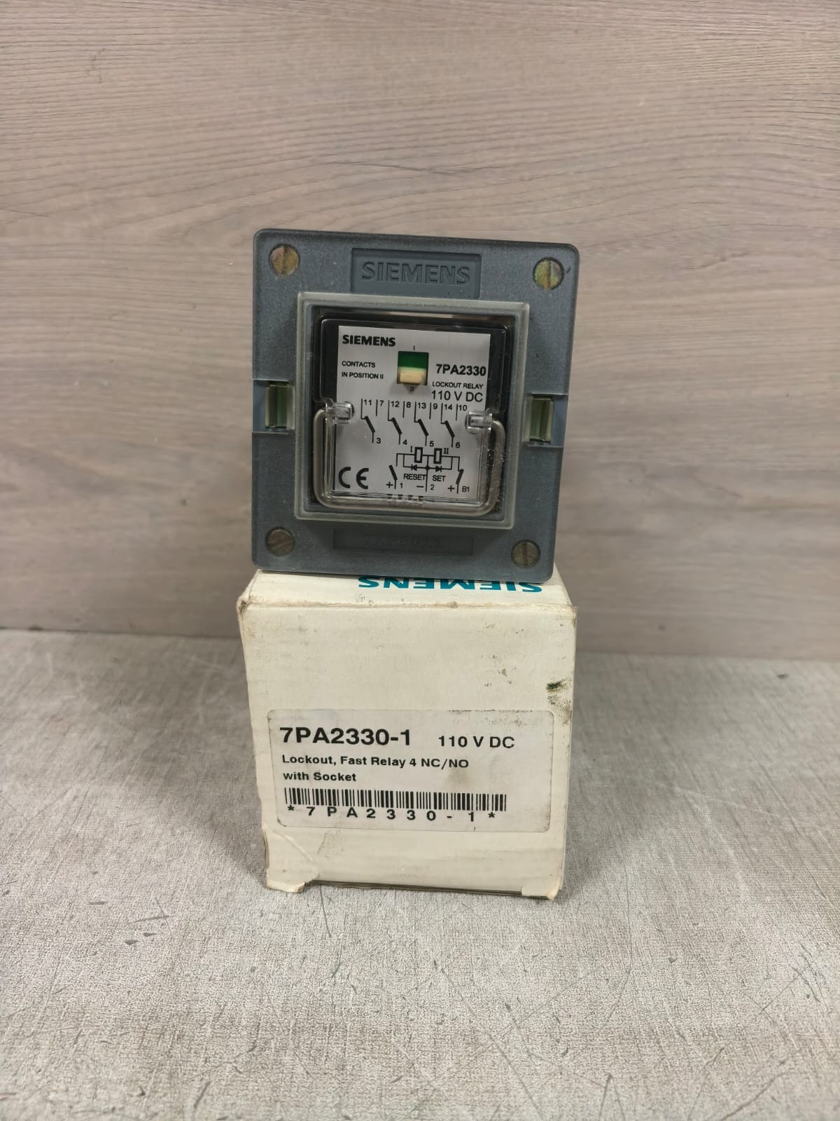 Siemens 7PA2330-1 SIEMENS 7PA2330-1 LOCKOUT FAST RELAY 4NC/NO WITH SOCKET 110VDC 1