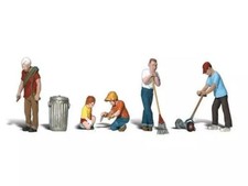 New Woodland HO Scale Lawn Workers Train Figu...