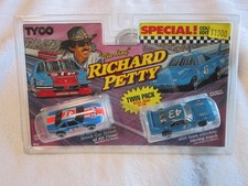 TYCO RICHARD PETTY TWIN PACK HO SLOT CAR SET STP PONTIAC AND PETTY SUPER BIRD
