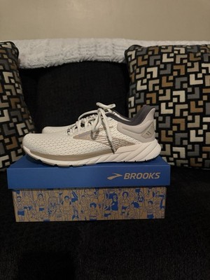 Brooks Women s Anthem 6 Running Shoe size 9 *New, but please read description*