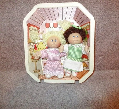 1983 Vtg Coleco Cabbage Patch Kids Pin-Ups Dolls Sweet Shop Playset Complete